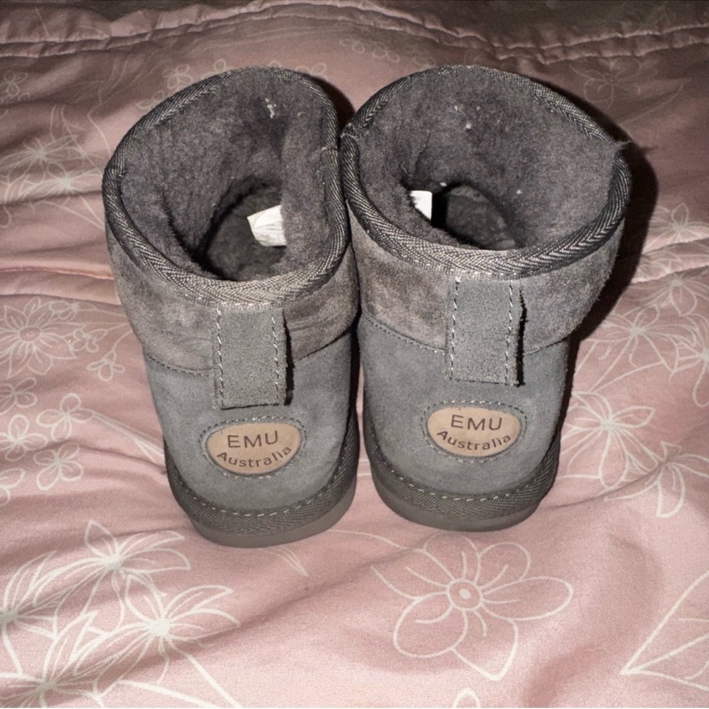 The EMU Australia Stinger Micro Women's Size 6 Suede Sheepskin Gray Boot - Picture 4 of 8